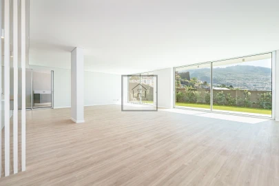 Apartamento T3 para Venda em Funchal (Se)