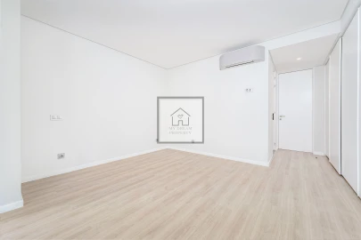 Apartamento T3 para Venda em Funchal (Se)