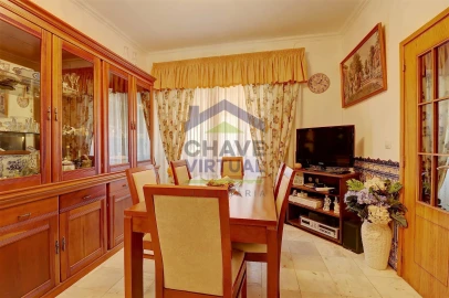 Moradia T4 para Venda em Cadaval e Pêro Moniz