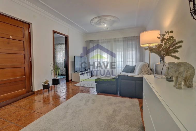 Apartamento T2 para Venda em Reguengo Grande Foto 2