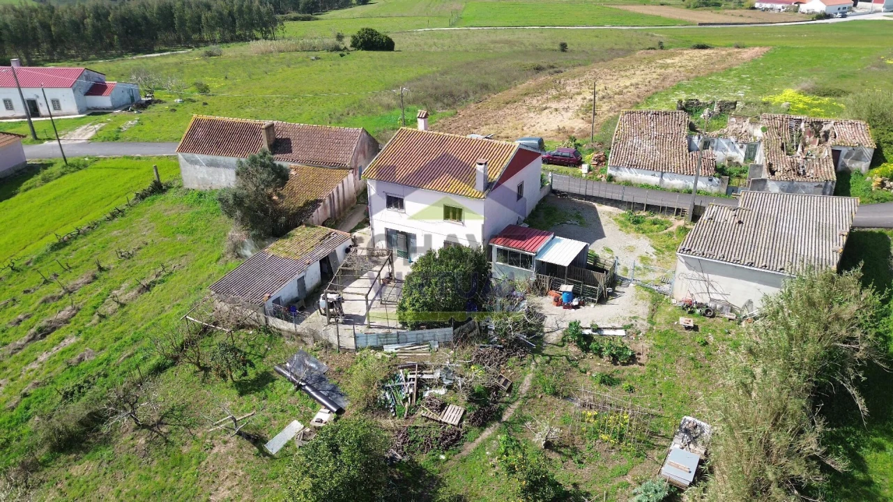 Moradia T2 para Venda em Bombarral e Vale Covo Foto 1