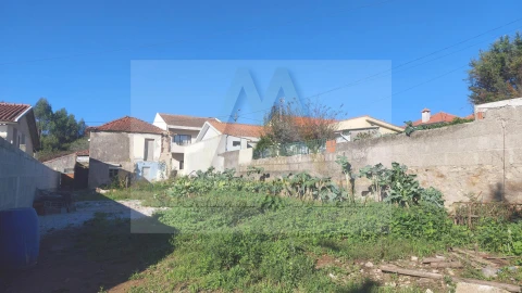 Moradia T3 para Venda em Retorta e Tougues