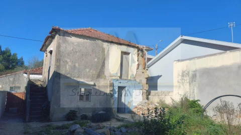 Moradia T3 para Venda em Retorta e Tougues