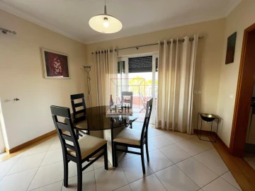 Apartamento T2 para Arrendamento férias em Quarteira