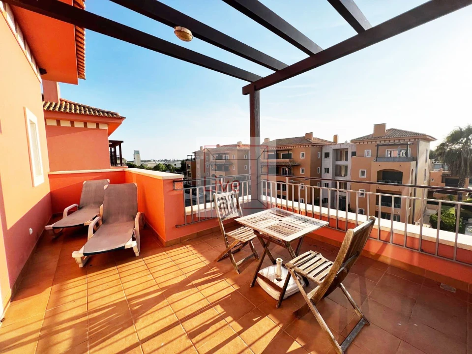 Apartamento T2 para Arrendamento férias em Quarteira Foto 16