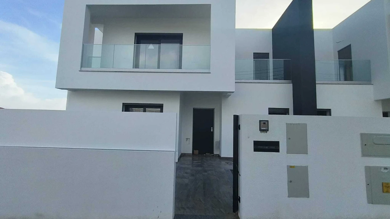 Moradia T4 para Venda em Corroios Foto 3