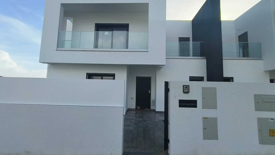 Moradia T4 para Venda em Corroios Foto 3