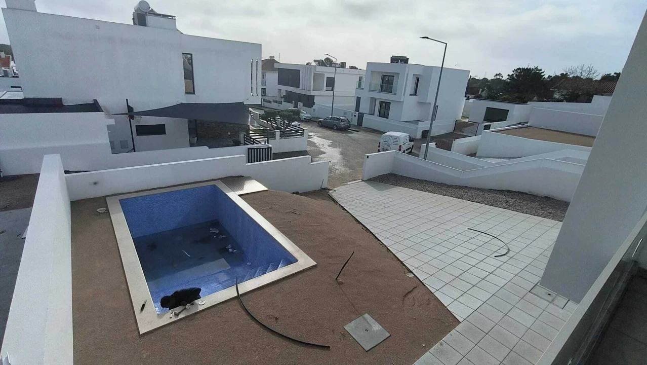 Moradia T4 para Venda em Corroios Foto 18