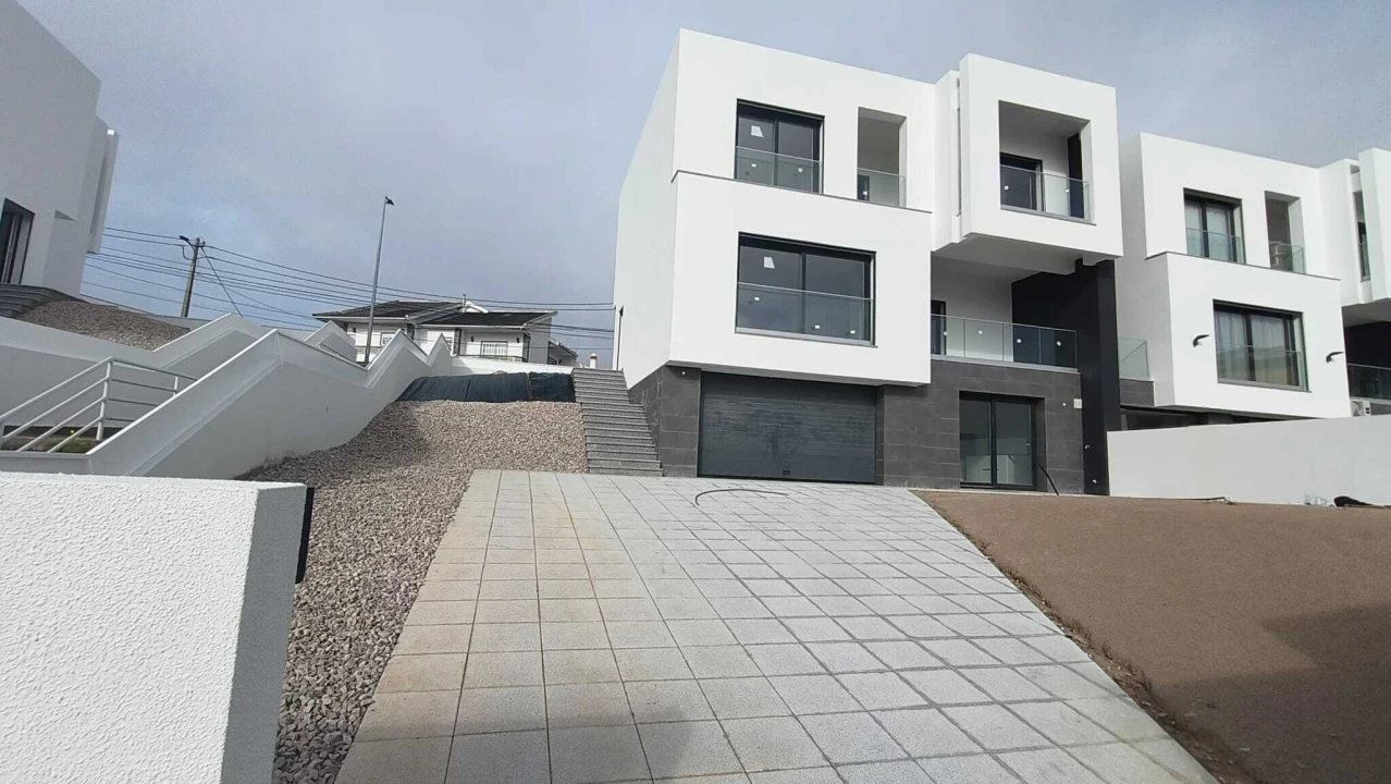 Moradia T4 para Venda em Corroios Foto 1