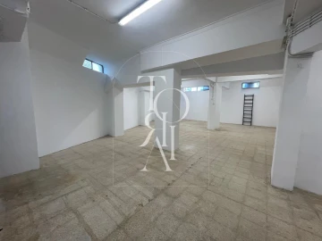 Armazém para Arrendamento em Algés, Linda-A-Velha e Cruz Quebrada-Dafundo