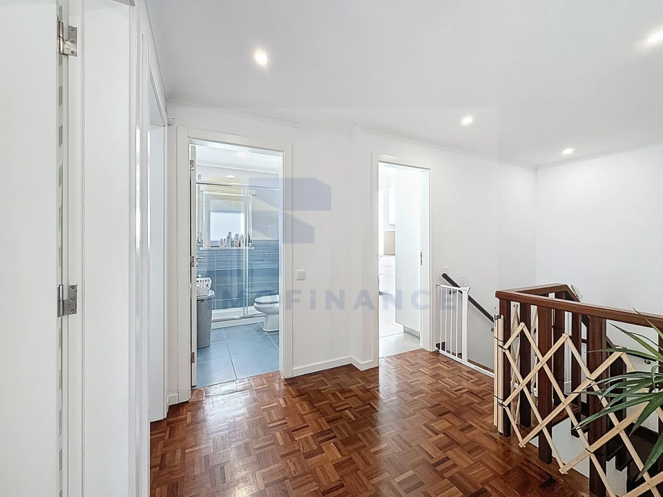 Moradia T6 para Venda em Atouguia da Baleia Foto 12