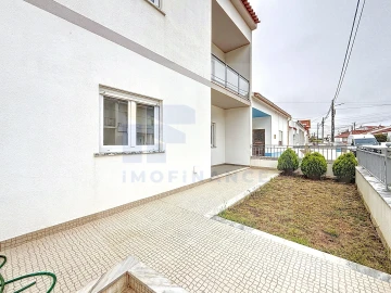 Moradia T6 para Venda em Atouguia da Baleia