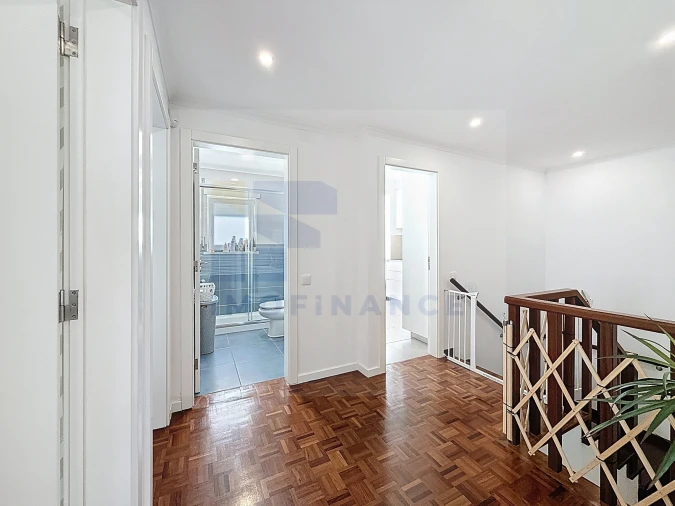 Moradia T6 para Venda em Atouguia da Baleia Foto 12