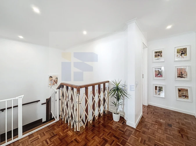 Moradia T6 para Venda em Atouguia da Baleia Foto 11