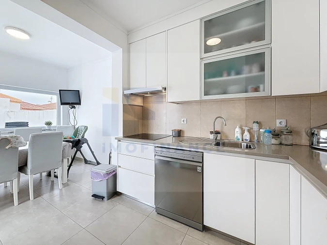 Moradia T6 para Venda em Atouguia da Baleia Foto 4