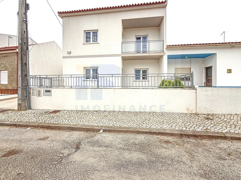 Moradia T6 para Venda em Atouguia da Baleia Foto 3