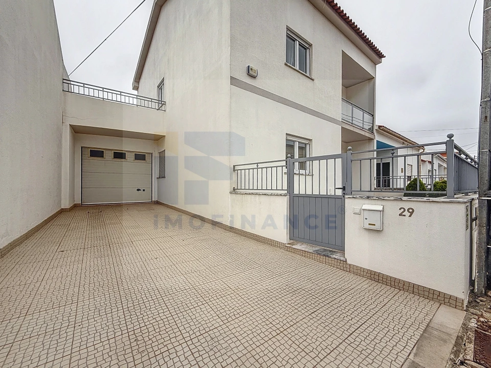 Moradia T6 para Venda em Atouguia da Baleia Foto 2