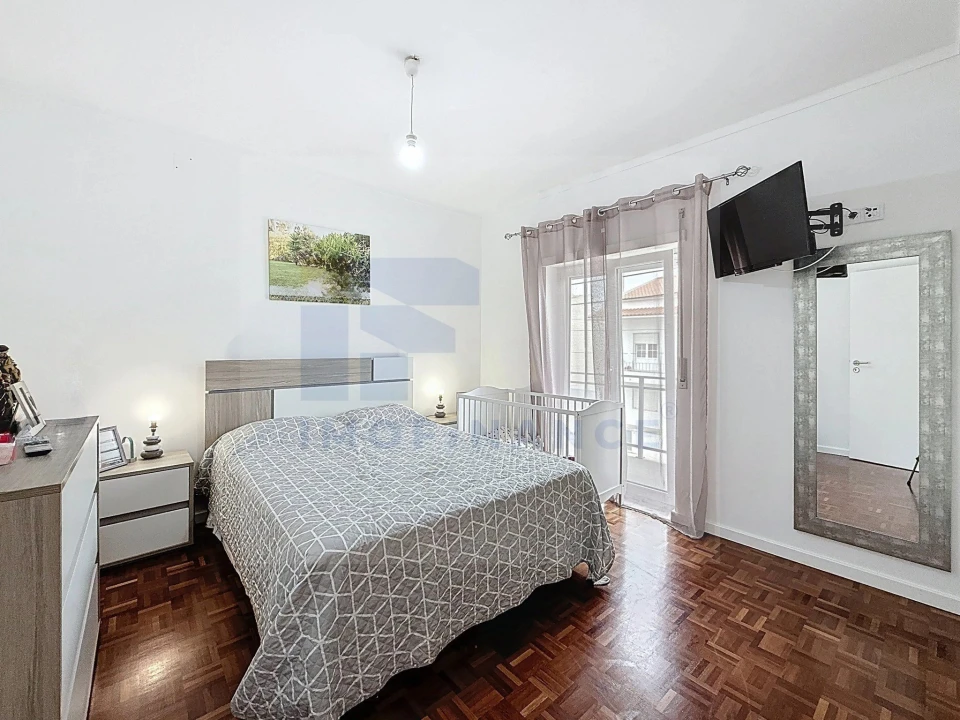 Moradia T6 para Venda em Atouguia da Baleia Foto 13