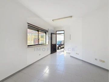 Loja para Venda em Atouguia da Baleia