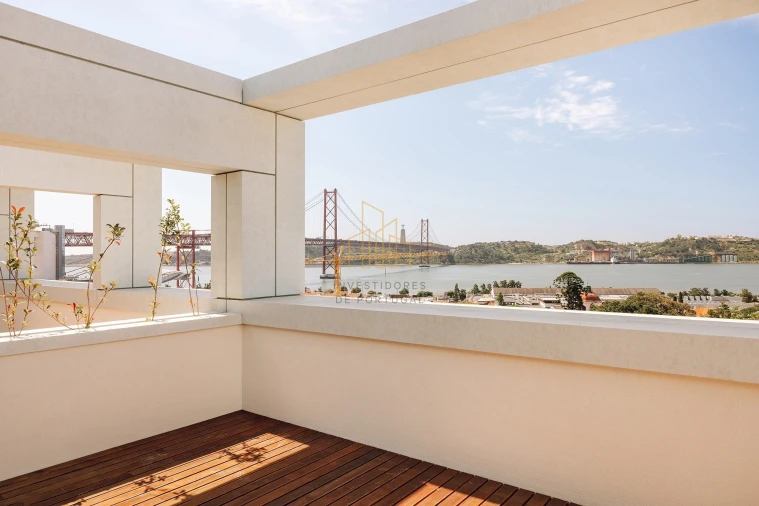 Moradia T5 para Venda em Alcantara