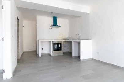 Moradia T2 para Venda em Santiago Maior