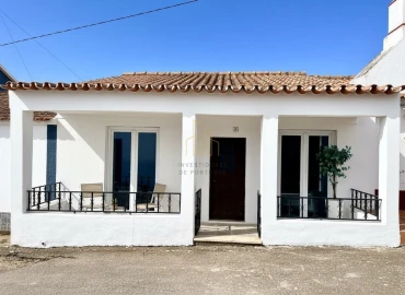 Moradia T2 para Venda em Santiago Maior