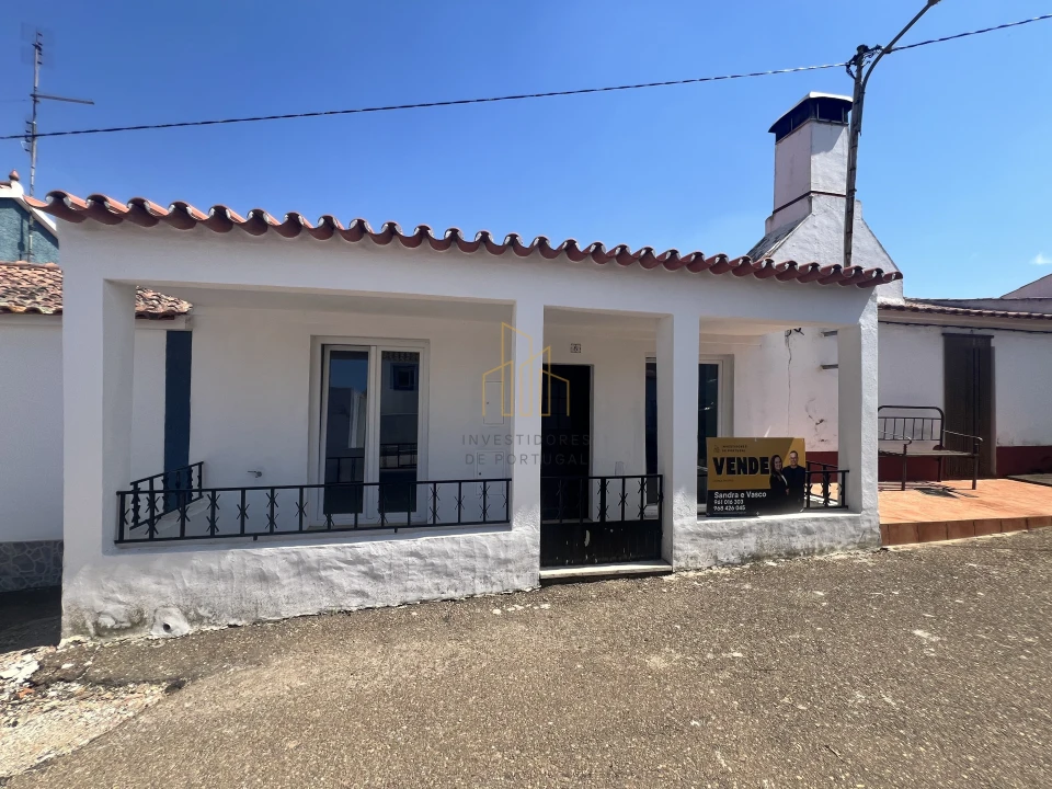 Moradia T2 para Venda em Santiago Maior Foto 1