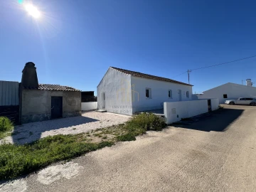 Moradia T3 para Venda em Santiago Maior