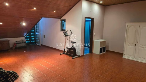 Prédio para Venda em Camarate, Unhos e Apelação