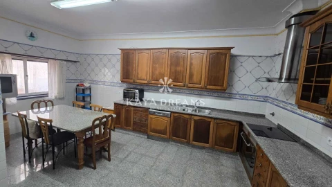 Prédio para Venda em Camarate, Unhos e Apelação