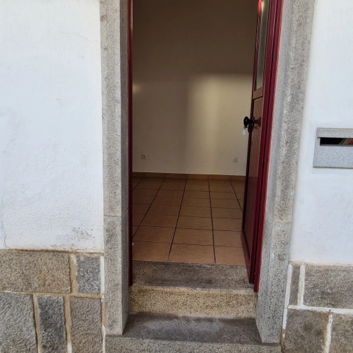 Apartamento T2 para Venda em Sé e São Lourenço Foto 3