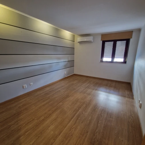 Apartamento T2 para Venda em Sé e São Lourenço Foto 13