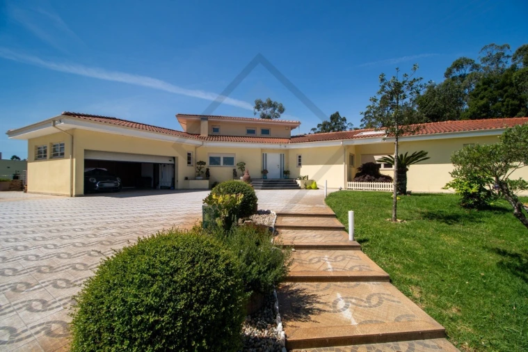 Moradia T4 para Venda em Modivas Foto 2