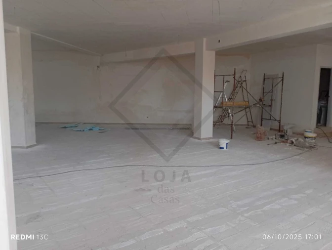 Loja para Venda em Cidade da Maia Foto 8