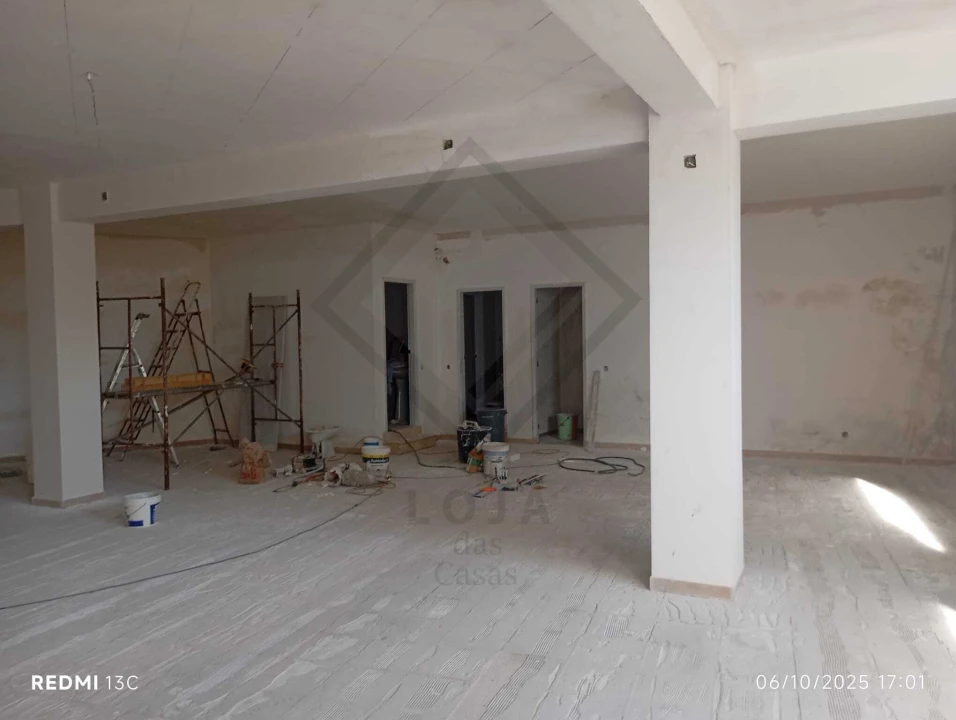 Loja para Venda em Cidade da Maia Foto 12