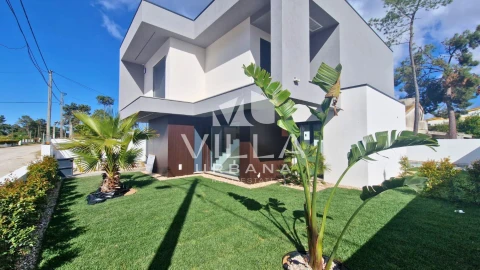 Moradia T3 para Venda em Charneca de Caparica e Sobreda