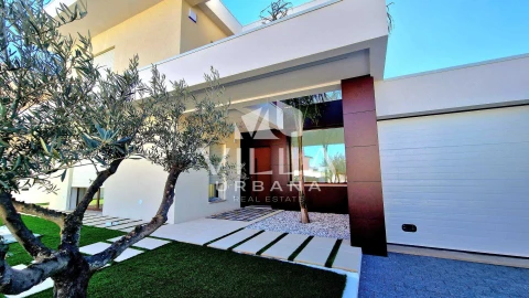 Moradia T4 para Venda em Charneca de Caparica e Sobreda