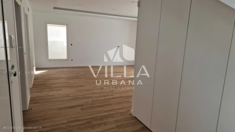 Moradia T4 para Venda em Charneca de Caparica e Sobreda