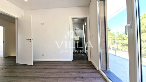 Moradia T4 para Venda em Fernao Ferro
