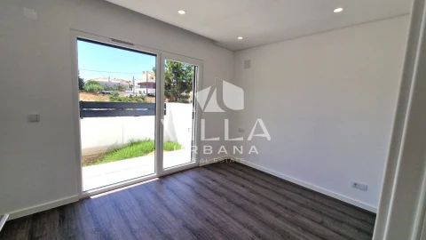 Moradia T4 para Venda em Fernao Ferro