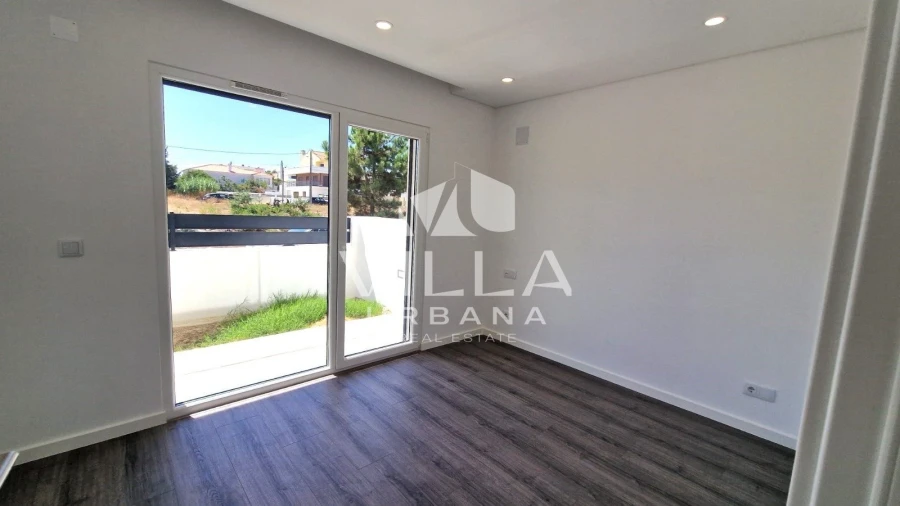 Moradia T4 para Venda em Fernao Ferro Foto 20