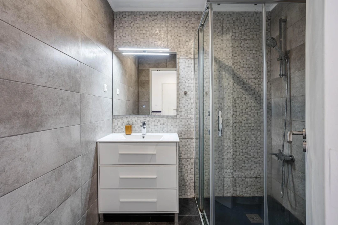Apartamento T2 para Venda em Rio de Mouro Foto 16