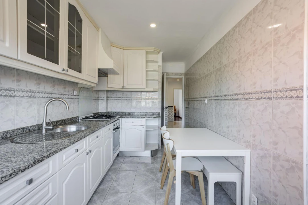 Apartamento T2 para Venda em Rio de Mouro Foto 10