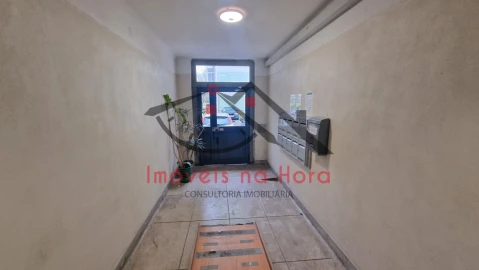 Apartamento T2 para Venda em Benfica