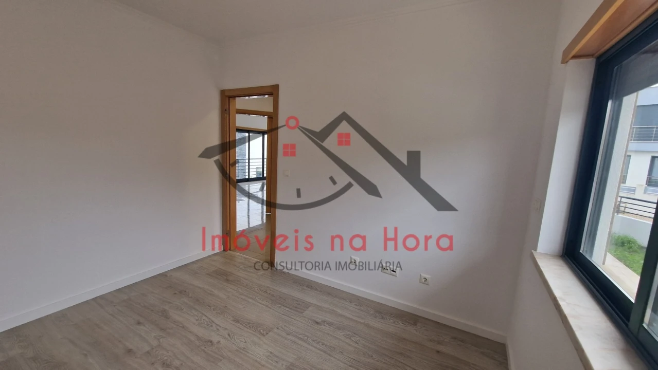 Moradia T5 para Venda em Laranjeiro e Feijó Foto 12