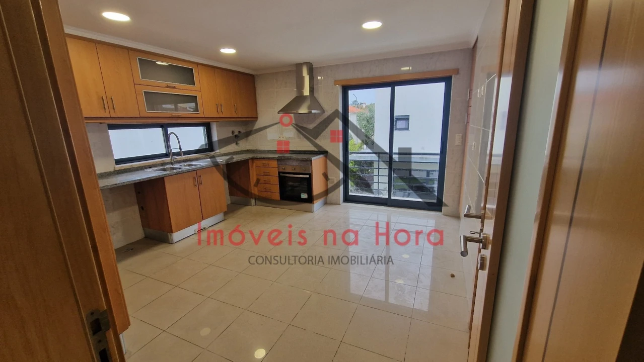 Moradia T5 para Venda em Laranjeiro e Feijó Foto 14