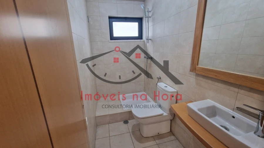 Moradia T5 para Venda em Laranjeiro e Feijó Foto 13