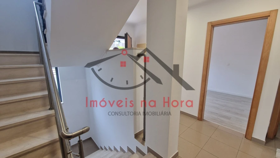 Moradia T5 para Venda em Laranjeiro e Feijó Foto 6