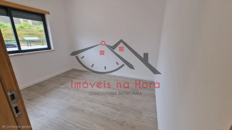 Moradia T5 para Venda em Laranjeiro e Feijó Foto 10