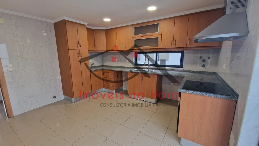 Moradia T5 para Venda em Laranjeiro e Feijó Foto 16